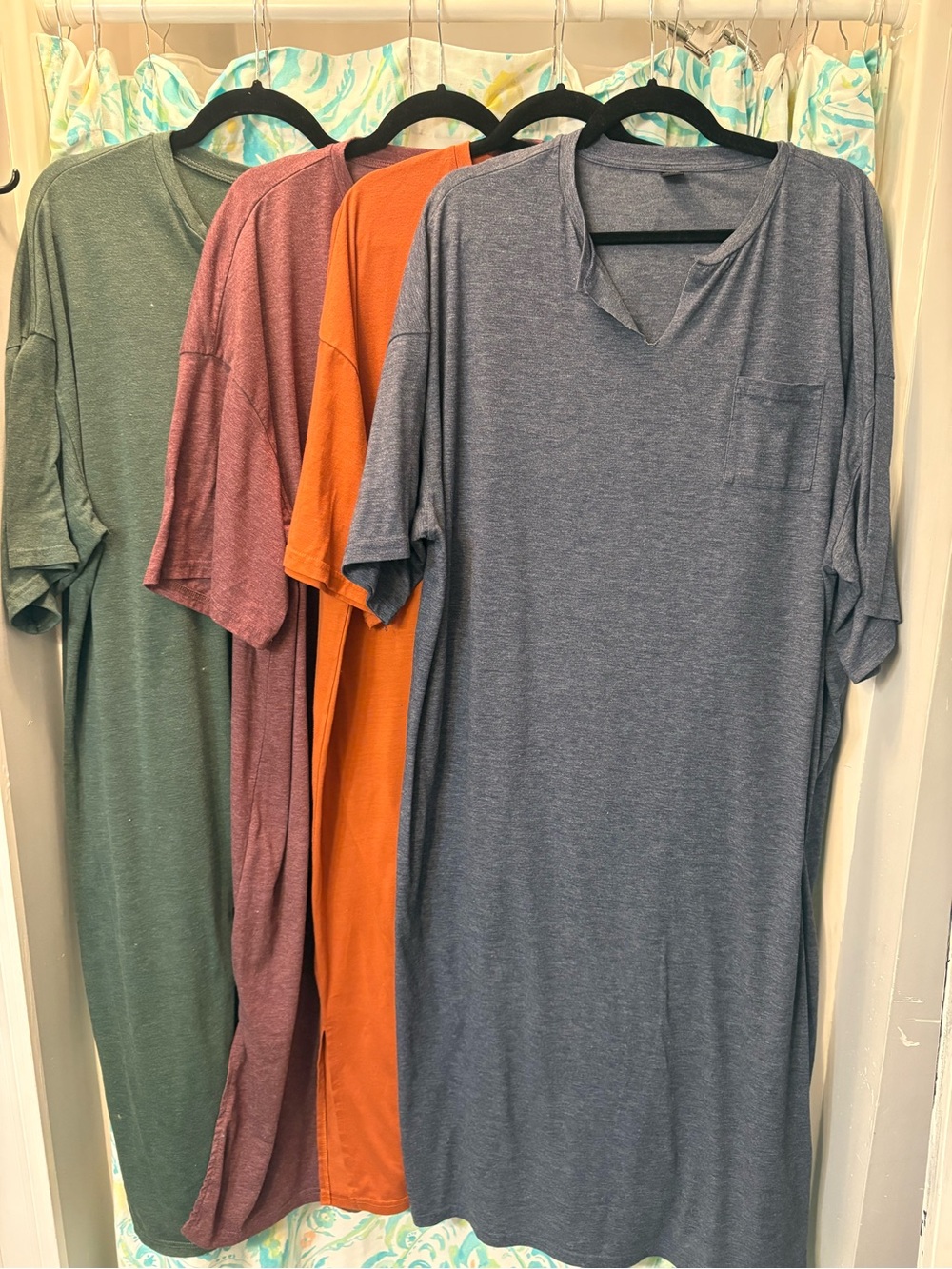 SHEIN MUMU bundle Short-Sleeve V-Neck Pocket Tees in Blue, Green, Rust, Mauve